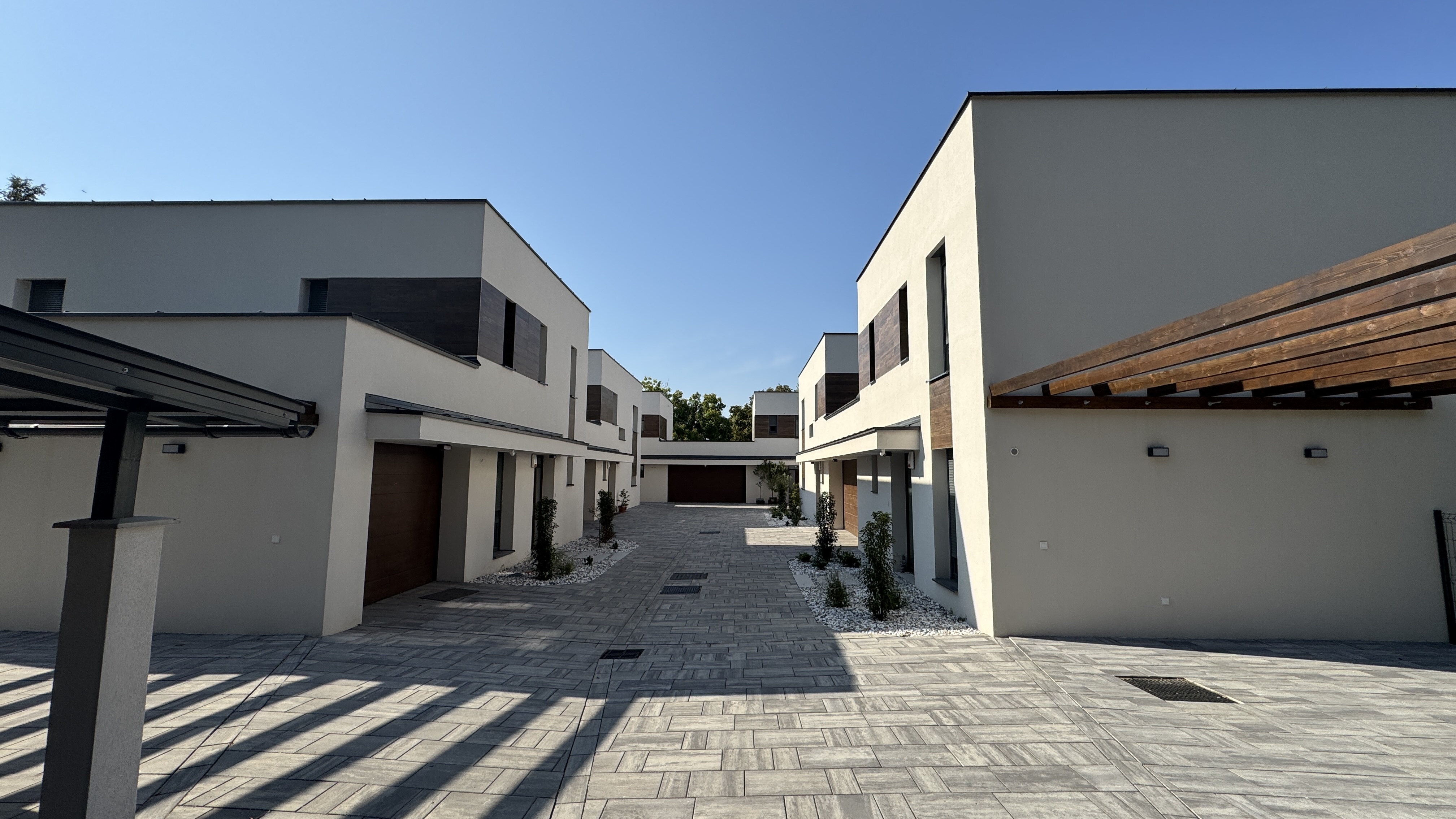 Budakeszi 4x6 lakás beruházás